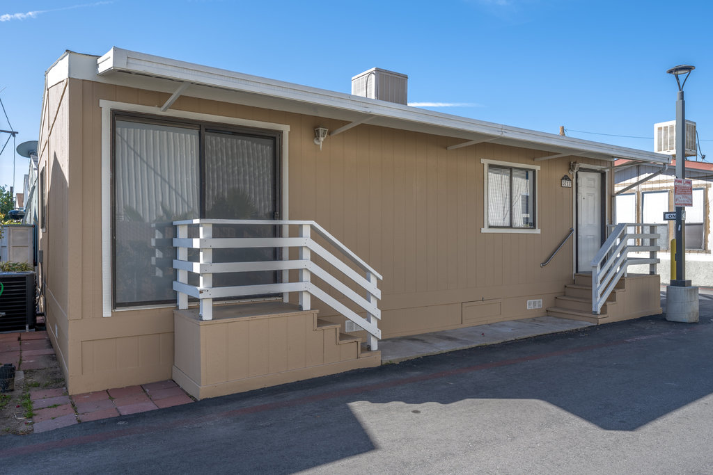 Centrally Located Manufactured Home!