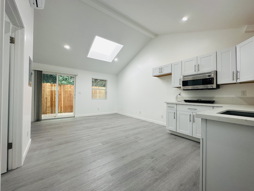 Studio Lease With Vaulted Ceilings